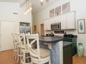 House, Multiple Beds, Balcony | Private kitchen | Fridge, microwave, oven, stovetop - Hillwood Hideaway (Nashville)