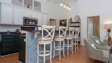 House, Multiple Beds, Balcony | Private kitchen | Fridge, microwave, oven, stovetop