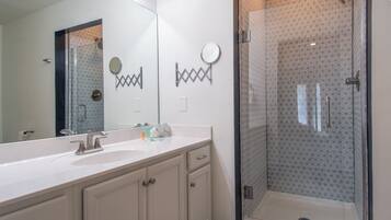 House, Multiple Beds, Balcony | Bathroom | Towels