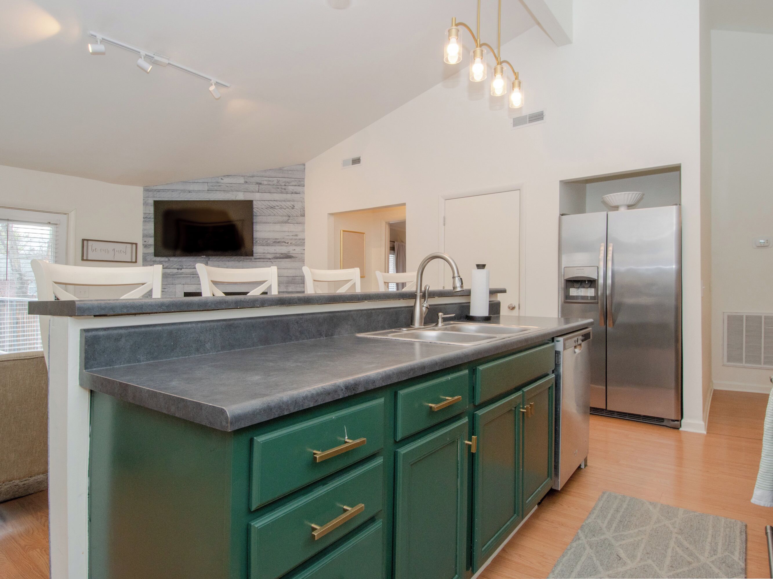 House, Multiple Beds, Balcony | Private kitchen | Fridge, microwave, oven, stovetop