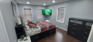 4 bedrooms, desk, iron/ironing board, travel crib - 🦌Nature in♥️of Poconos⚡Fast Internet# Sauna#Playground#BBQ#🏕 (Pocono Lake)