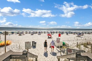 Am Strand, Liegestühle, Strandtücher