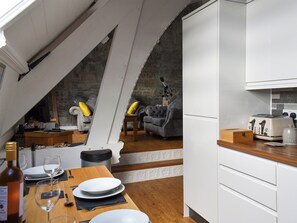 Dining - 2 bedroom accommodation in Criccieth (Criccieth)