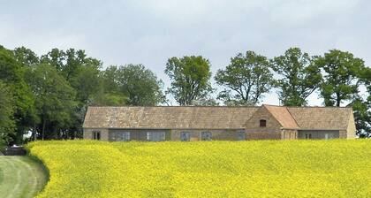 1 bedroom accommodation in Clopton, near Kettering
