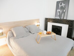 1 Schlafzimmer, Schreibtisch, Bügeleisen/Bügelbrett, Reisekinderbett