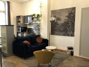 Smart-TV, Videospiele, Bücher, Arbeitsbereiche