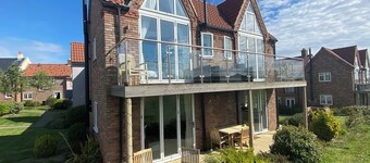 A stunning cottage, perfectly placed near the sea.