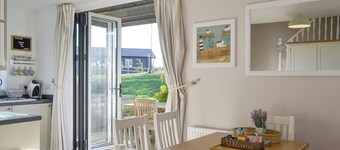 A stunning cottage, perfectly placed near the sea.