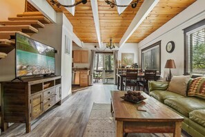 Living area - Incline Cottage Year-round Outdoor Fun! (Incline Village)