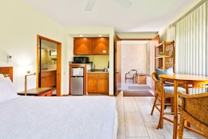 Studio Suite, 1 King Bed, Garden View | 1 bedroom, bed sheets