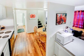 Condo, Multiple Beds, Fireplace, Mountain View (Mountain Shadows #B08) | Private kitchen