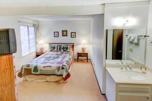 Appartement, 1 queensize bed met slaapbank, patio, uitzicht op bergen (Sherwin Villas) | 1 slaapkamer, individueel gedecoreerd, individueel gemeubileerd