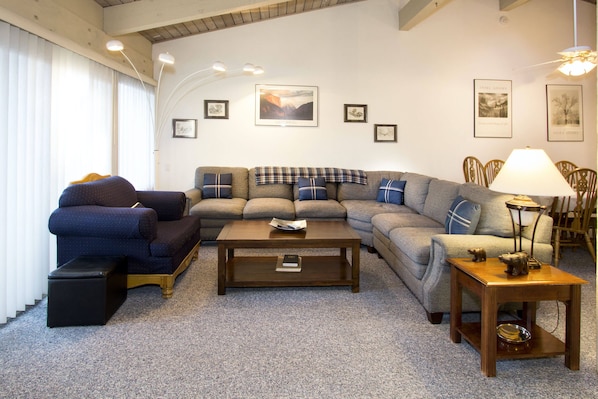 Interior - Mammoth Estates - 4 Seasons of Beauty w/ Amenities! (Mammoth Lakes)