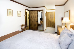 Room - Mammoth Estates - 4 Seasons of Beauty w/ Amenities! (Mammoth Lakes)