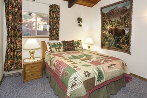 Condo, Multiple Beds, Pool Access, Mountain View (Mammoth Estates)