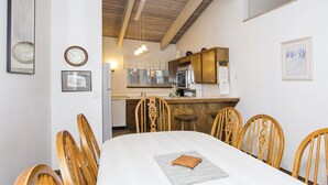 Unclassified image, 5 of 24, button - Mammoth Estates - 4 Seasons of Beauty w/ Amenities! (Mammoth Lakes)
