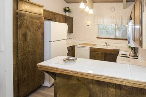 Condo, Multiple Beds, Pool Access, Mountain View (Mammoth Estates) | Private kitchen