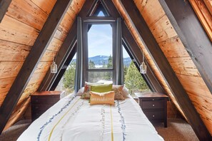 House, Multiple Beds, Hot Tub | 4 bedrooms, free WiFi, bed sheets - Lakeview Tree House (Tahoe City)