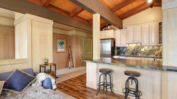 House, Multiple Beds, Hot Tub | 3 bedrooms, free WiFi, bed sheets