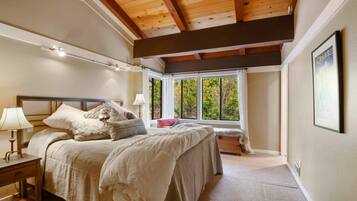 Rumah, Beberapa Tempat Tidur, hot tub | 3 kamar tidur, Wi-Fi gratis, dan seprai linen