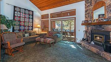 Condo, Multiple Beds, Fireplace, Mountain View (Winterset #02) | Living area