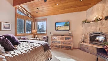 Townhome, Multiple Beds, Hot Tub, Mountain View (Wulf's Lodge at Olympic Valley) | 4 bedrooms, individually decorated, individually furnished, desk