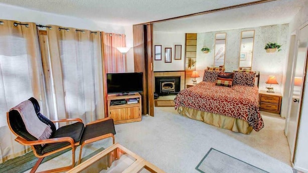 Studio, Multiple Beds, Fireplace, Mountain View (Mountain Shadows #F02) | 1 bedroom, WiFi (free), individually decorated, individually furnished - Mountain Shadows #f02 - Near Shuttle & Shopping! (Mammoth Lakes)