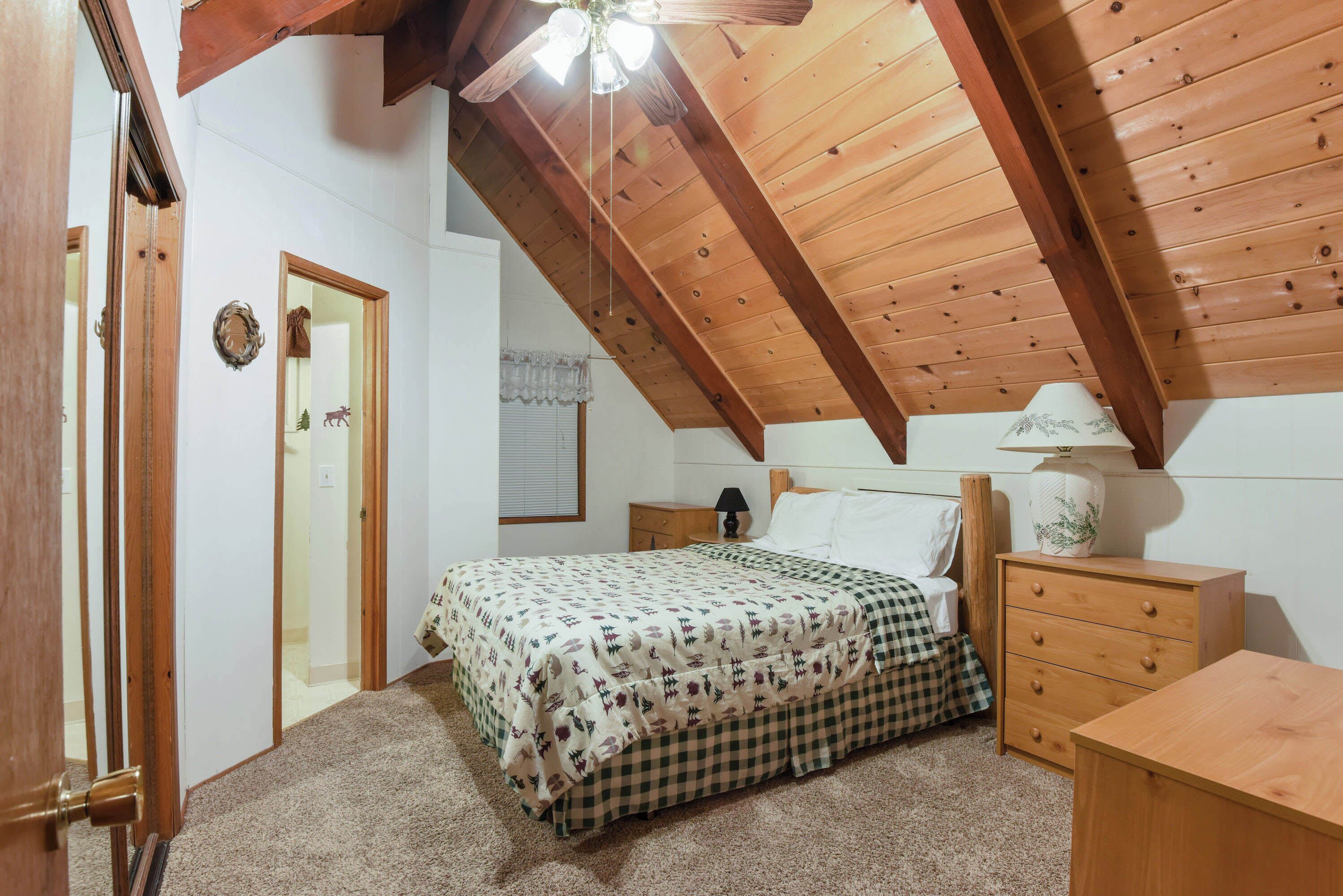 2 bedrooms, individually decorated, individually furnished, desk