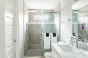 Bathroom - Modern Morningside (Nashville)