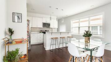 House, Multiple Beds | Private kitchen | Fridge, microwave, oven, stovetop