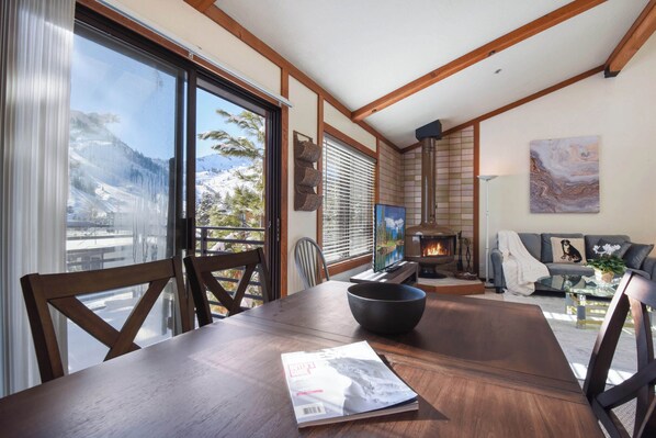 Resortwoning, 2 queensize bedden, balkon, uitzicht op bergen (Valley View Bliss) | Interieur