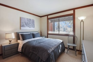 Maison en rangée, 2 grands lits, balcon, vue sur la montagne (Valley View Bliss) | 2 chambres, décor unique, ameublement unique, accès au Wi-Fi (inclus)