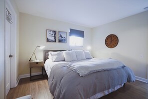 Condo, 1 King Bed with Sofa bed, Balcony | 1 bedroom, individually decorated, individually furnished, free WiFi - Riverfront Comfort (Nashville)