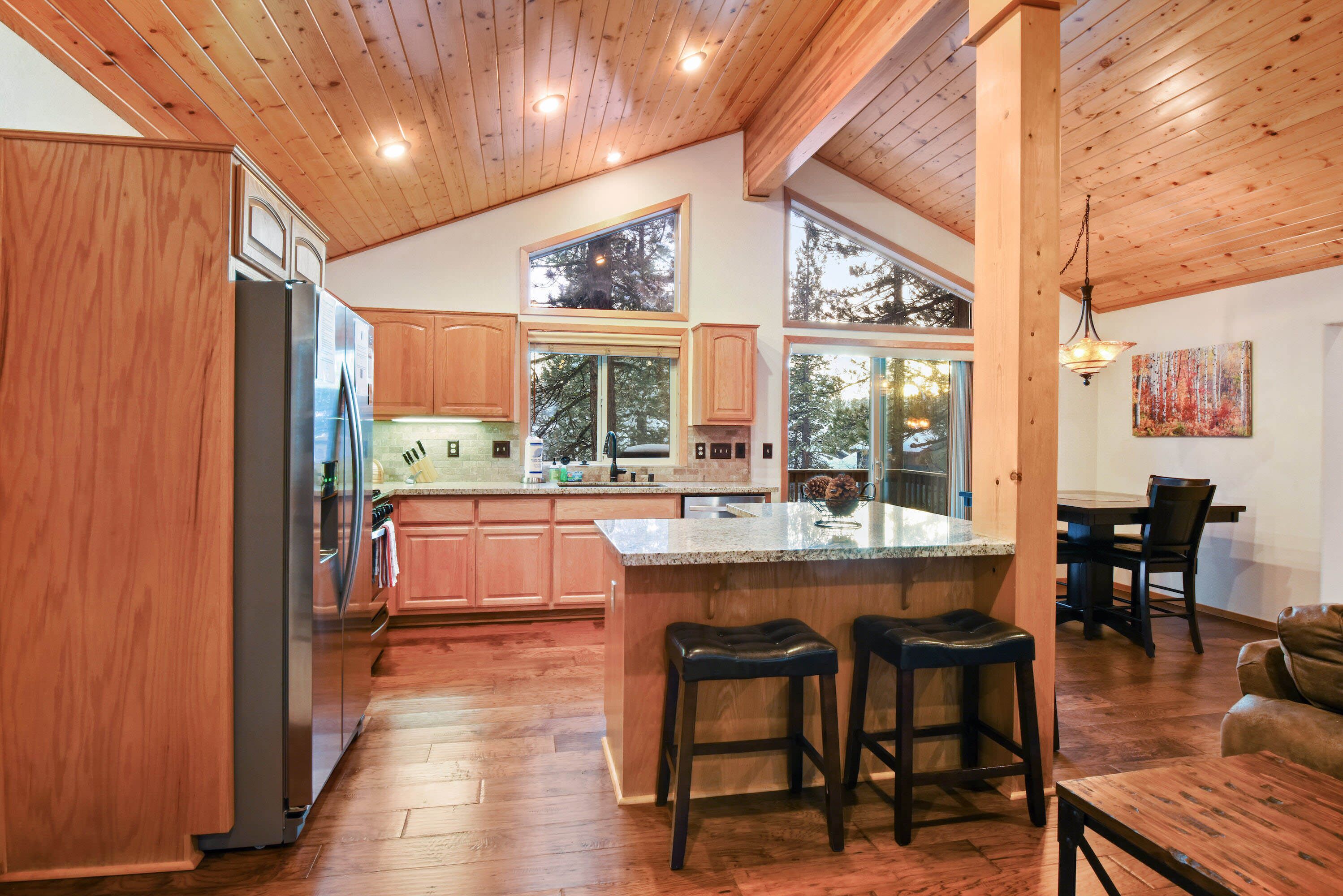 Maison, plusieurs lits, balcon, vue montagne (Quaking Cabin) | Cuisine privée | Réfrigérateur, micro-ondes, four, plaque de cuisson