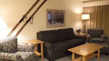 Televisión y chimenea