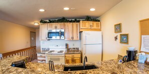 Full-size fridge, microwave, oven, stovetop