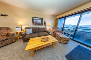 TV, fireplace - Spacious, Split Level Condo (Whitefish)