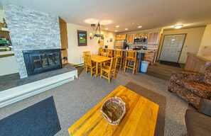TV, fireplace - Spacious, Split Level Condo (Whitefish)