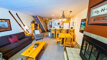 Televisión y chimenea