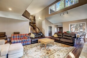 Condo, Multiple Beds, Balcony | Living room