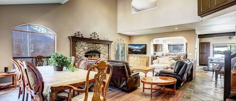 Condo, Multiple Beds, Balcony | Dining