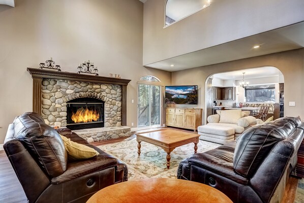 Condo, Multiple Beds, Balcony | Living room