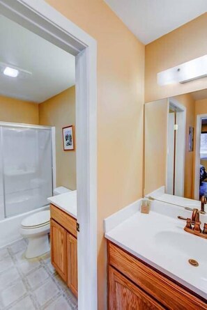 Bathroom - San Sierra #16 - Hot Tub, Sauna, Near Skiing! (Mammoth Lakes)