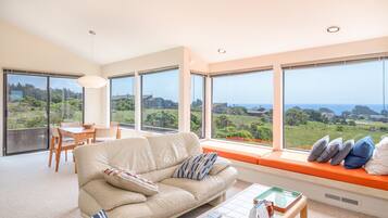 House, Multiple Beds, Fireplace, Ocean View | Living area