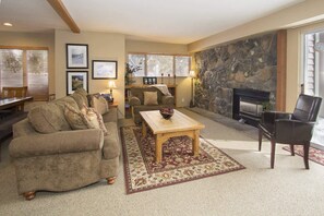Condo, Multiple Beds, Hot Tub, Mountain View | Living room