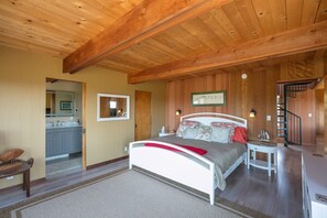 House, Multiple Beds, Hot Tub, Partial Ocean View | 2 bedrooms, individually decorated, individually furnished, free WiFi - Sea Myst (Sea Ranch)
