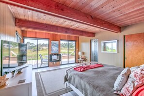 House, Multiple Beds, Hot Tub, Partial Ocean View | 1 bedroom, individually decorated, individually furnished, free WiFi