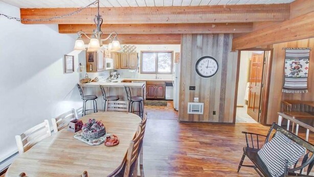 Living room - Winterset #01 Condo Near Year-round Fun (Mammoth Lakes)