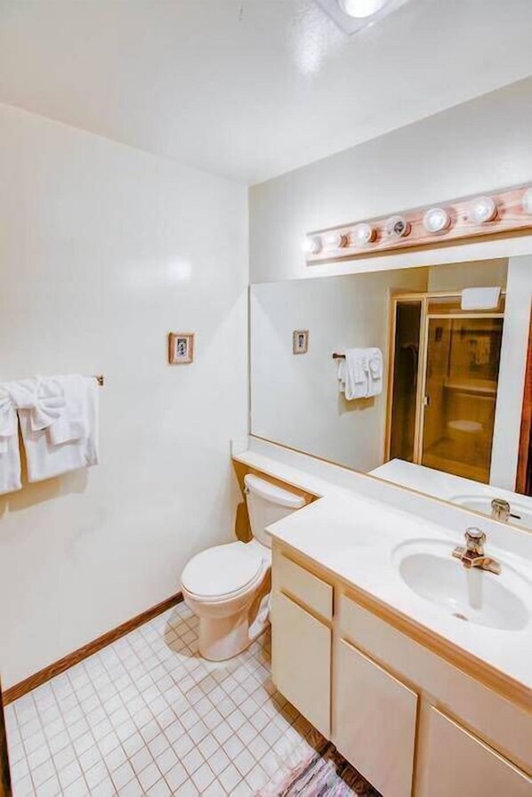 Bathroom - Winterset #01 Condo Near Year-round Fun (Mammoth Lakes)