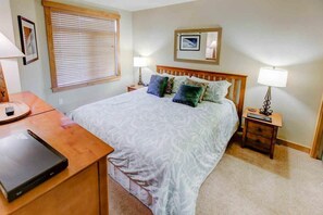 2 bedrooms, individually decorated, individually furnished, bed sheets - Sunstone #131 - Shared Pool, Hot Tub & BBQ (Mammoth Lakes)